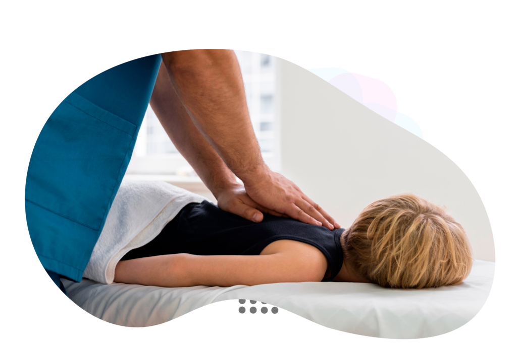 Sessão de quiropraxia na Essência Vertebral